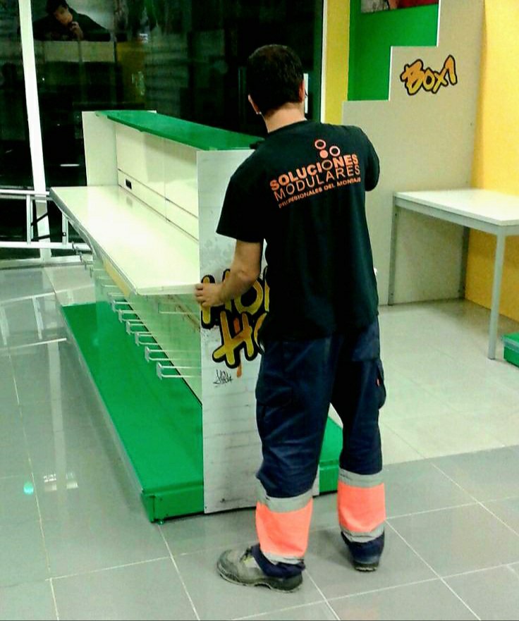 Montador de mobiliario corporativo