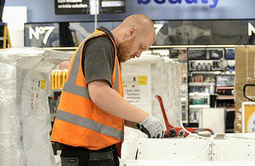 Instalador de mobiliario para tiendas